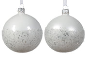 Adorno de Navidad de vidrio esmaltado mate en forma de bola con fondo de dos colores surtidos, color blanco invernal ø 8cm