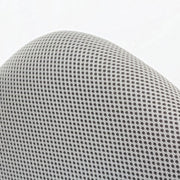 Silla de oficina gris con ruedas regulables en altura