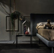 Sobremesa en metal y pantalla negro mate 18x18x55h cm