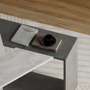 Mesa de salón Trio en color cemento blanco