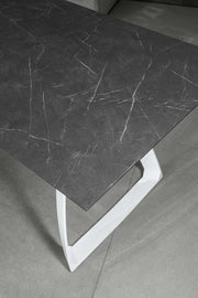 Mesa extensible con patas de aluminio y tapa negra 170/270x90x76h cm