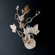 Aplique en oro claro marfil hierro y pedrería one light 22x h32 cm ivy