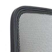 Silla de oficina gris con ruedas regulables en altura