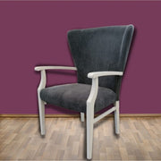 Sillón de madera y tela gris con respaldo envolvente DUMBO 69x66x h103 cm