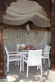 Mesa cuadrada de poliarattan blanco crema con cristal 90x90x77h cm