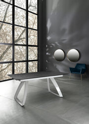 Mesa extensible con patas de aluminio y tapa negra 170/270x90x76h cm