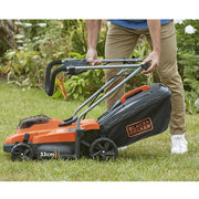 Cortacésped inalámbrico Black & Decker BCMW3318L2-QW con batería doble de 18V