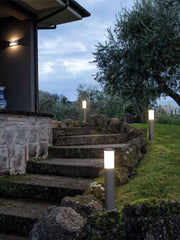 Lámpara exterior de aluminio fundido con difusor opalino de alta luminosidad corten