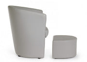 Sillón con puf gris claro en piel sintética de diseño