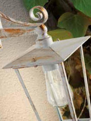 Lámpara de pie de aluminio fundido con difusores de vidrio transparente negro